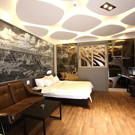Hotel Yolo Chongnae-dong Extérieur photo