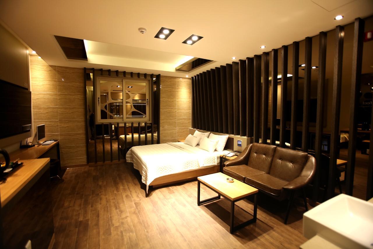 Hotel Yolo Chongnae-dong Extérieur photo