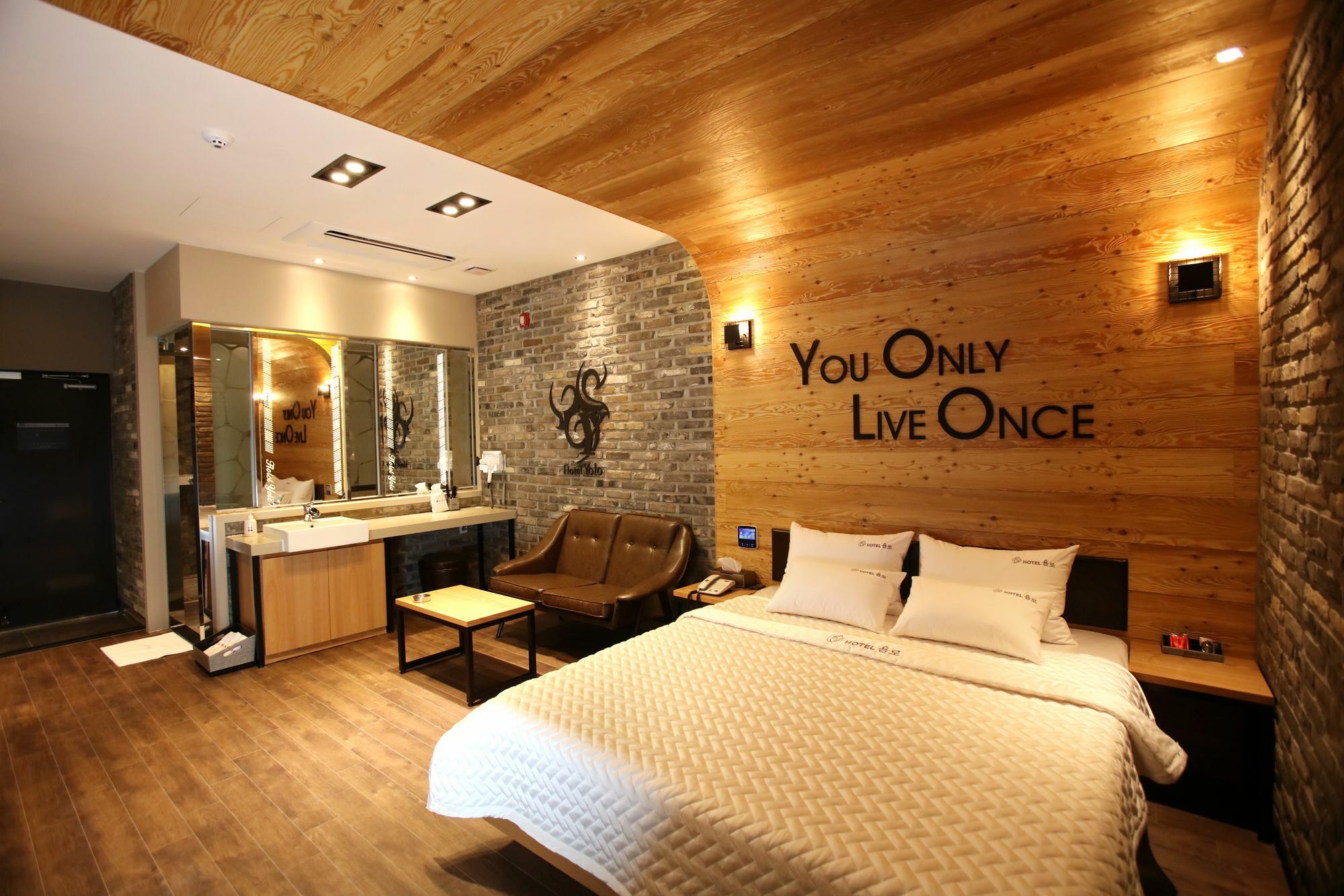 Hotel Yolo Chongnae-dong Extérieur photo
